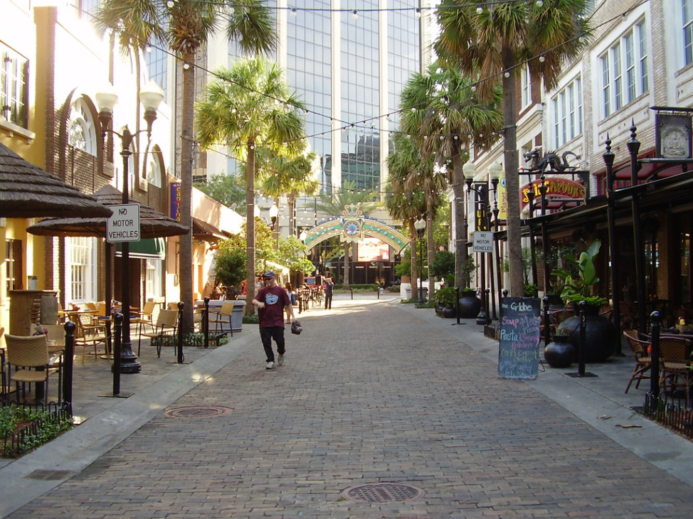 Wall Street Plaza, Downtown Orlando, Florida (Photo by Jordi Gomara i Pérez via Flicker)