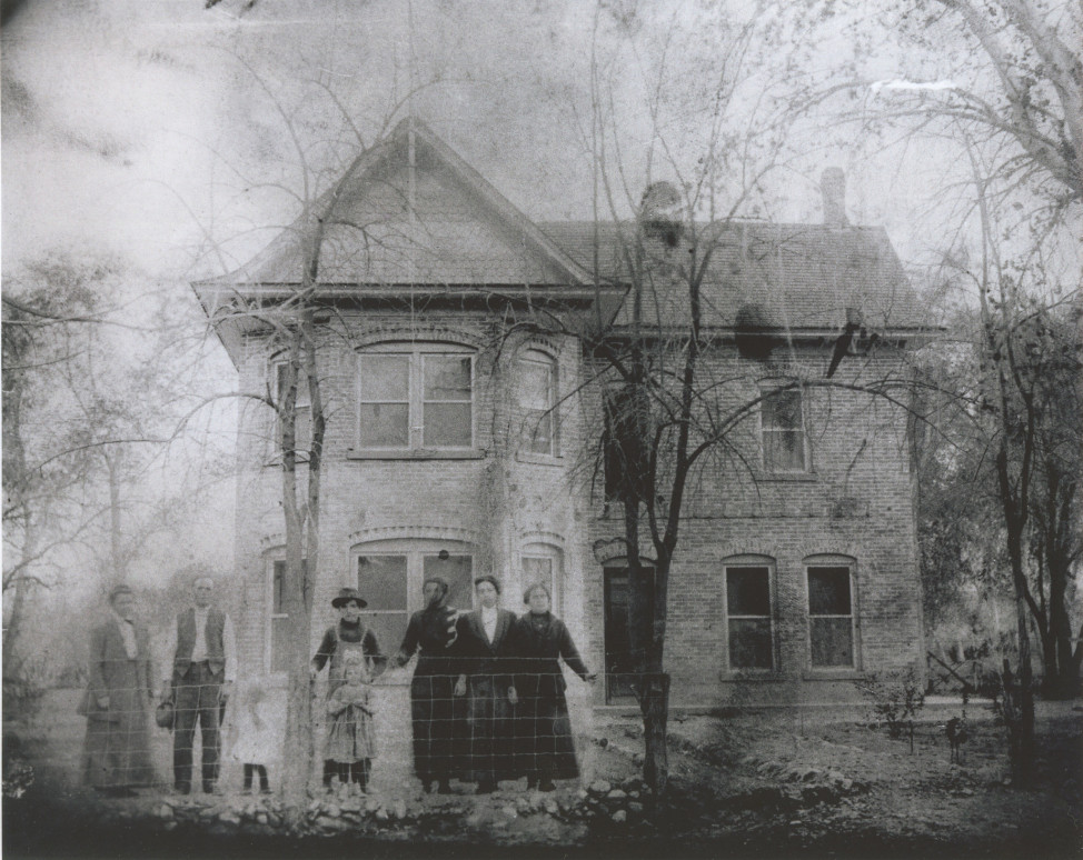 Group of people in front of Gentry Hotel in St. Thomas, Nevada. (Photo from the Gladys Gentry Collection via Lake Mead NRA Public Affairs via Flickr)