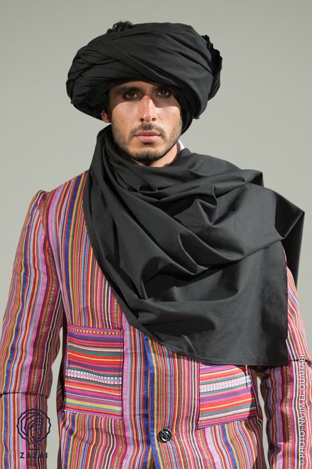 Черный тюрбан в афганистане. Пуштуны Афганистана одежда. Одежда афганцев. Одежда афганцев мужчин. Афганский костюм мужской.