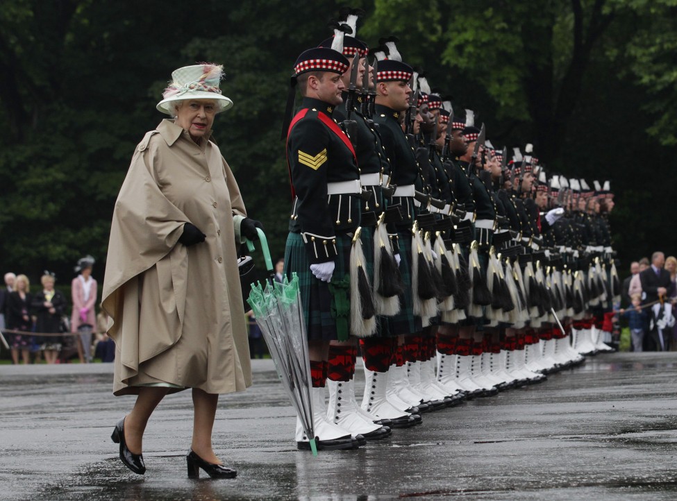 Посета на кралицата Елизабета Втора на Шкотска. (Reuters)
<div class=