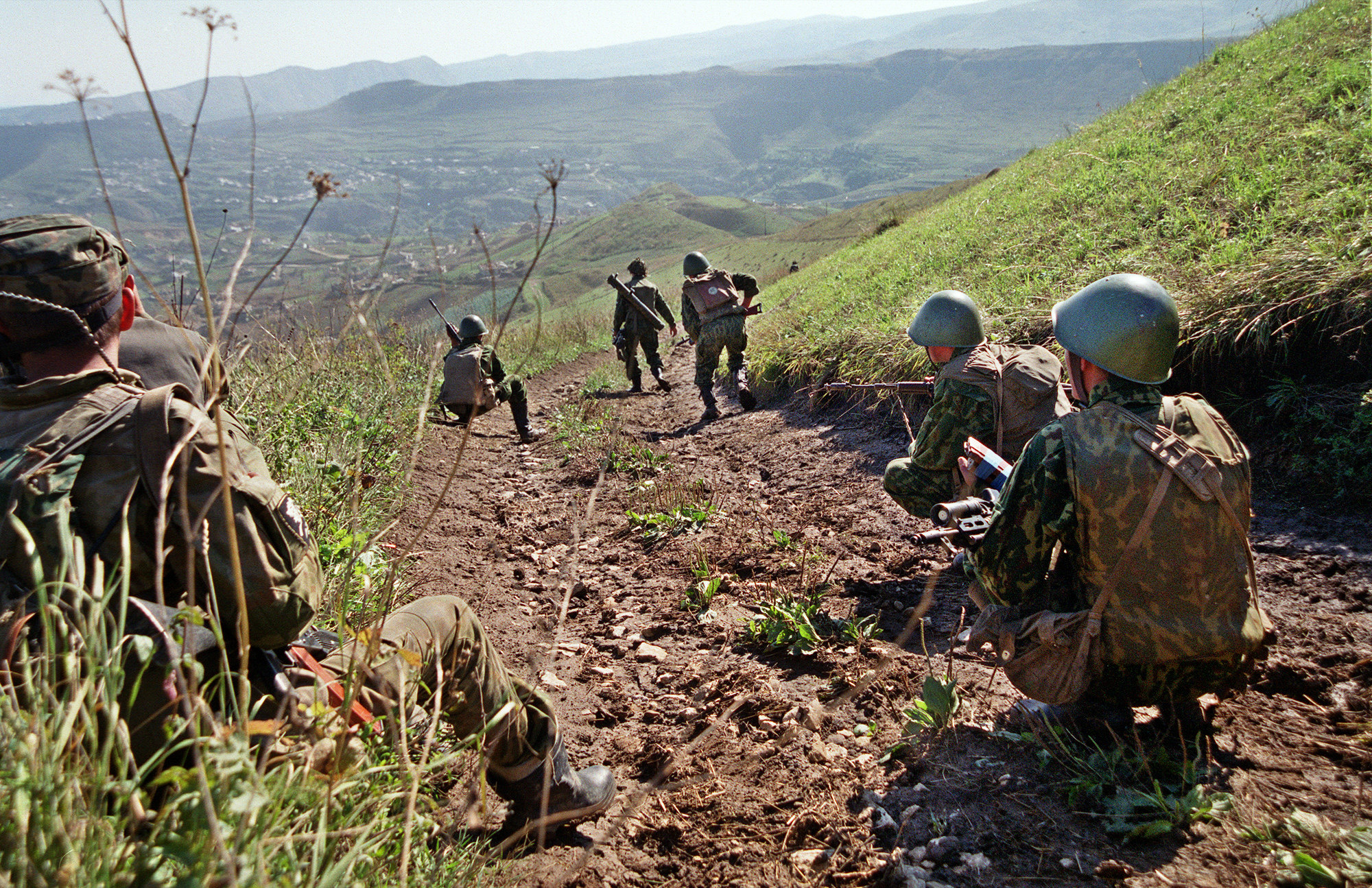 Нападение в горах. Кадарская зона Дагестана 1999. Вторжение боевиков в Дагестан 1999. Контртеррористическая операция в Дагестане 1999.