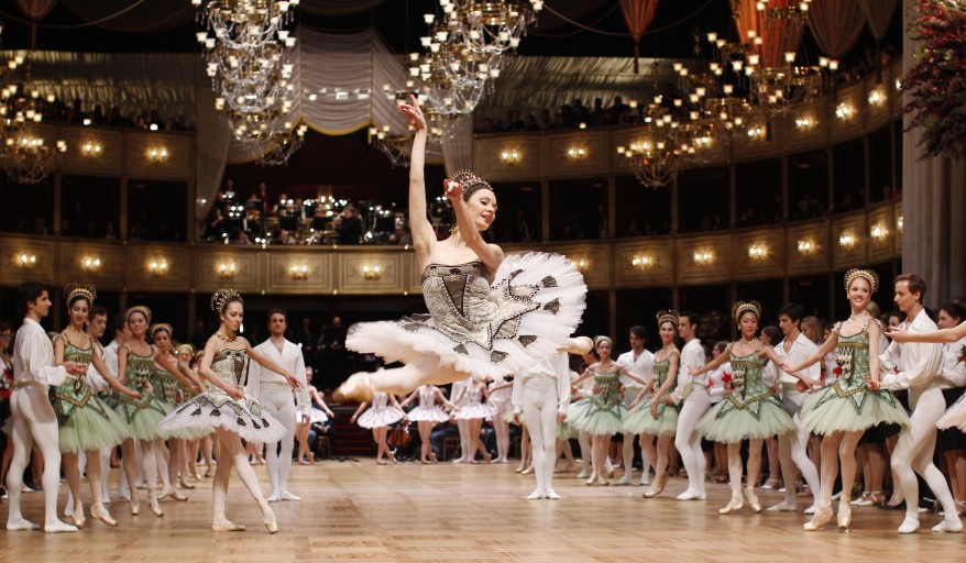 Танцоры государственного балета на традиционном Венском балу. Австрия (Reuters)