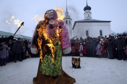 Масленица в России (AP)