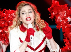 Американская певица Мадонна выступила за освобождение трех арестованных участниц Pussy Riot в ходе своего концерта в Москве, который она дала 7 августа в «Олимпийском» – крупнейшей закрытой концертной площадке России. Фото: Reuters / Максим Шевцов