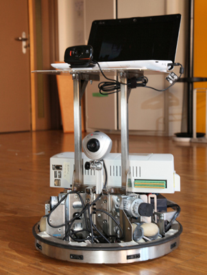 A semi-autonomous robot can be controlled with the brain waves of paralyzed patients. (Photo: José del R. Millán)