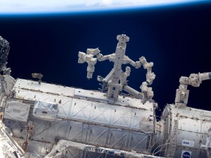 Dextre at Work (Photo: NASA)