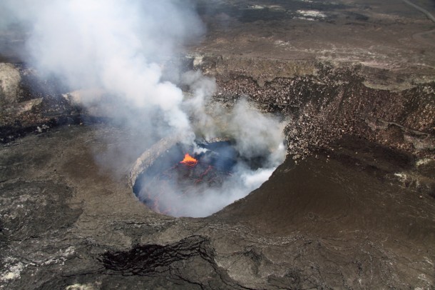 A view into the south portion of the Overlook crater at Hawaii's Kilauea volcano (Photo: US Geological Survey) 