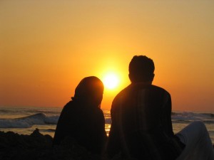 Newly married couple enjoying a sunset (Thejas via Creative Commons/Flickr)