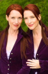 Identical twins Linda and Terry Jamison look similar but are not exactly the same in appearance.  Look for the differences. (Linda and Terry Jamison via Wikimedia Commons)
