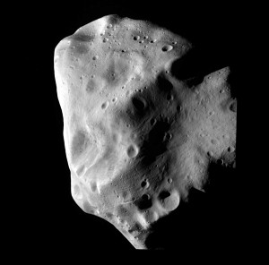 Image of the asteroid Lutetia taken at Rosetta's closest approach.(© ESA 2010 MPS for OSIRIS Team MPS/UPD/LAM/IAA/RSSD/INTA/UPM/DASP/IDA)