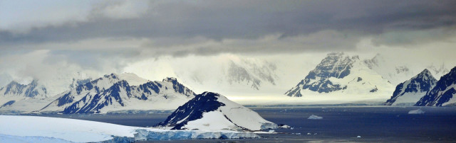 Typical landscape for the Antarctic Peninsula - Image shows the Laubeuf Fjord (Vincent van Zeijst via Wikimedia Commons)