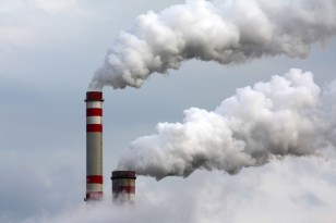 Industrial pollution - one source of CO2 emissions (©Martin Muránsky/Shutterstock.com)