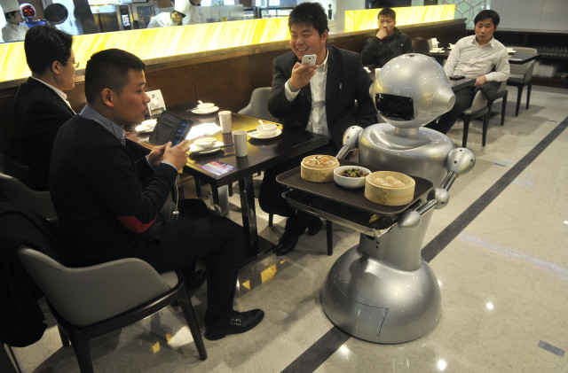 How much money are you supposed to tip your robot waiter?  A crew of 30 robots welcomes customers, cooks meals and delivers dishes at a restaurant located in Hefei, in the Chinese province of Anhui on 12/26/14. (Reuters)