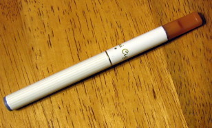 Photo of a 117mm e-cigarette (Jakemaheu/Wikipedia Commons)