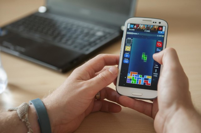 Playing Tetris on a smartphone (Plymouth University/Lloyd Russell)