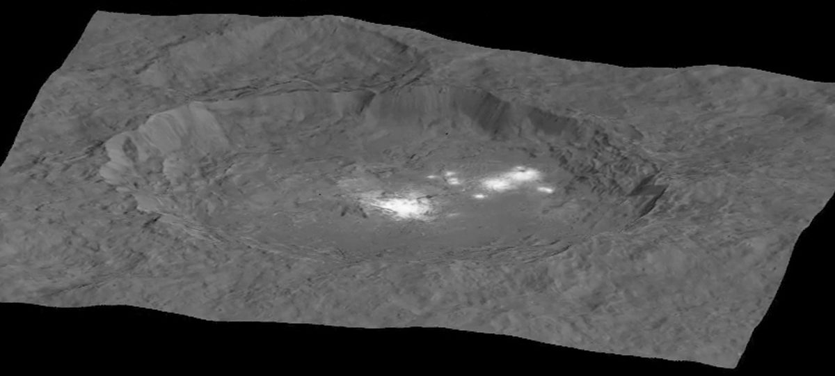 New image of Ceres' Occator crater with mysterious bright spots take by NASA's Dawn spacecraft (NASA/JPL-Caltech/UCLA/MPS/DLR/IDA/PSI)