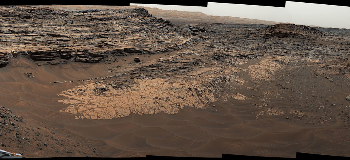 NASA's Curiosity Mars rover shows the "Marias Pass" area where a lower and older geological unit of mudstone -- the pale zone in the center of the image -- lies in contact with an overlying geological unit of sandstone. (NASA/JPL-Caltech/MSSS)