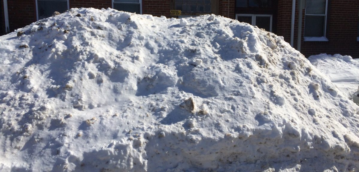 Piles of snow along the streets of Boston after the blizzard of January 24-28, 2015. (Fuhvah/Creative Commons 4.0 via Wikimedia)