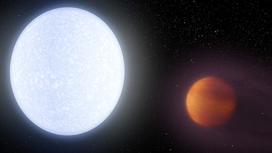 This artist's concept shows planet KELT-9b orbiting its host star, KELT-9. (NASA/JPL-Caltech)