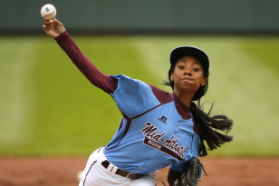 Mo'ne Davis pitches at the Little Leage Baseball World Series Photo: AP