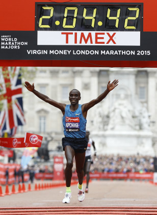 Eliud Kipchoge wins the 2015 London Marathon. Photo: Kirsty Wigglesworth/AP