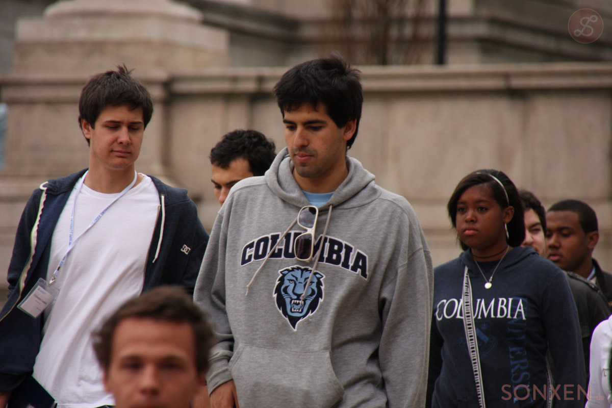 Hfc everywhere wear. Толстовка Columbia University. Колумбийский университет студенты. Форма колумбийского университета. College Sweatshirt.