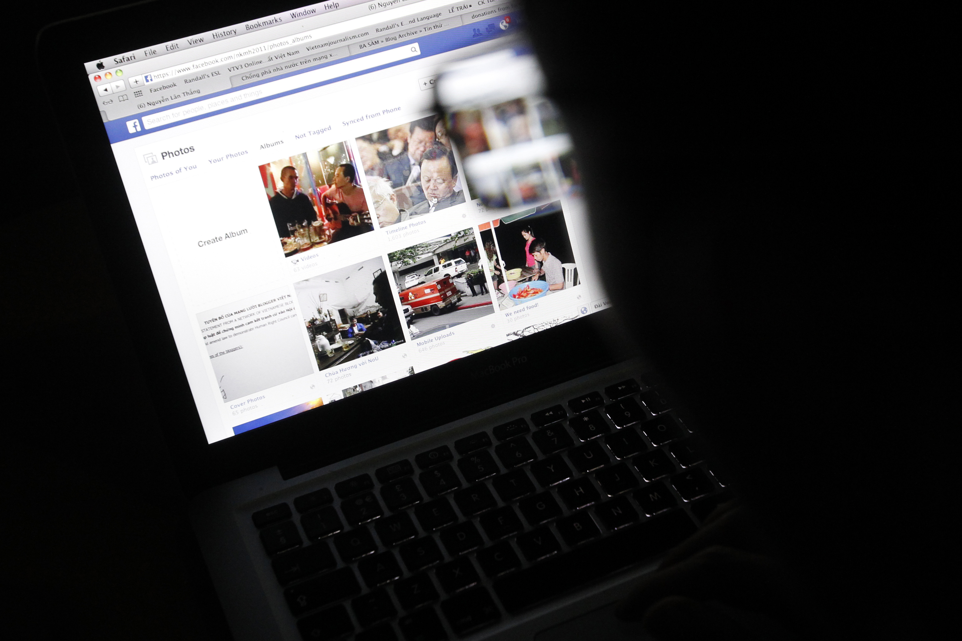 FILE -Vietnamese Internet activist Nguyen Lan Thang looks at a Facebook page at a cafe in Hanoi, Nov. 27, 2013. (Reuters)
