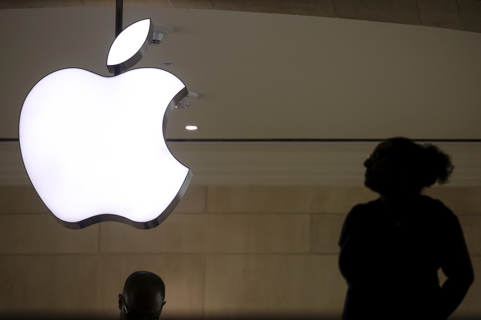 The Apple logo is pictured at Grand Central Terminal in the Manhattan borough of New York, Feb. 21, 2016.   