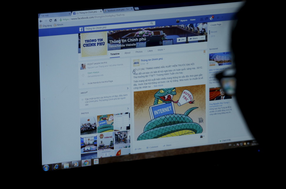 FILE - An internet user browses through the Vietnamese government's new Facebook page in Hanoi, Dec. 30, 2015.  (Reuters)