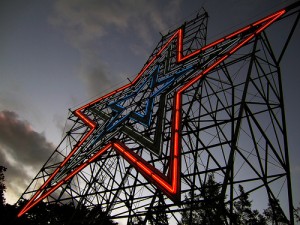 Impressive enough from right below its support scaffolding at dawn, Roanoke’s “star” on Mill Mountain is even more spectacular viewed from a distance at night.  (milknosugar, Flickr Creative Commons)