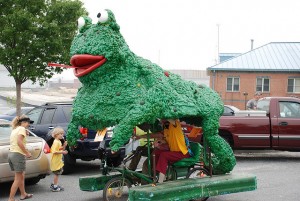 This Bawlmer kinetic-art froggie rolls and floats and has a grand old time. (bostonandst.johns, Flickr Creative Commons)