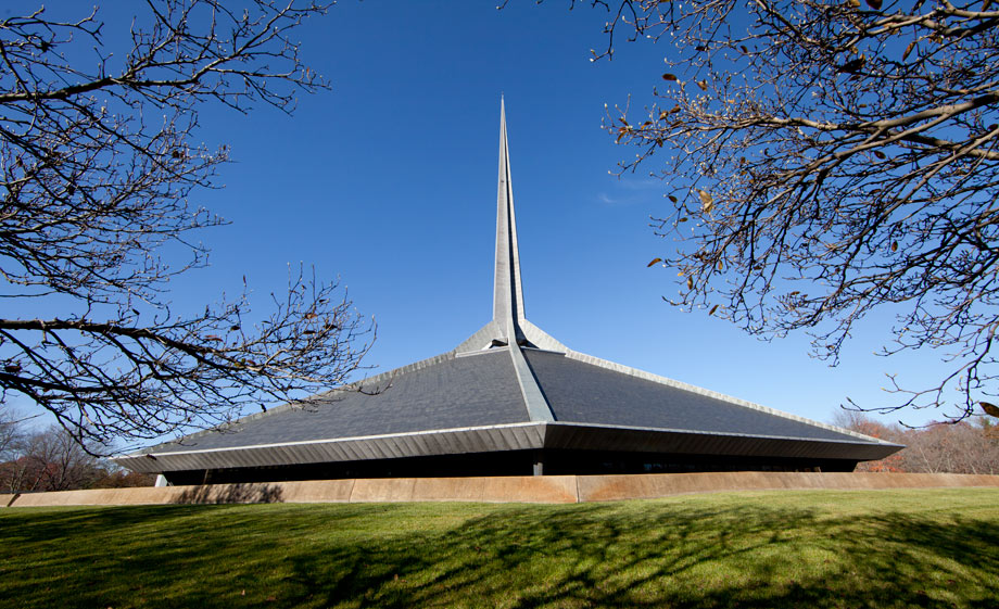 Eero Saarinen's North Christian Church.  (Carol M. Highsmith)