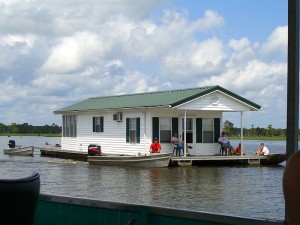 A houseboat that really looks like a house!  (Pseudotriton, Wikipedia Commons)