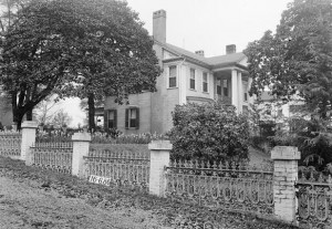 This was the Pratt homestead that met the wrecking ball.  (W.N. Manning, Library of Congress)