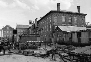 The Pratt gin factory, 1935.  (Library of Congress)