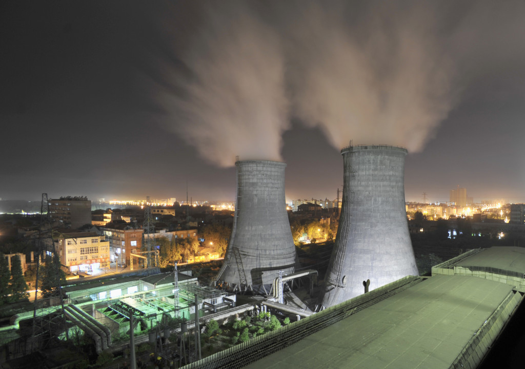 Çin'de kömürle işleyen bir elektrik santralı
