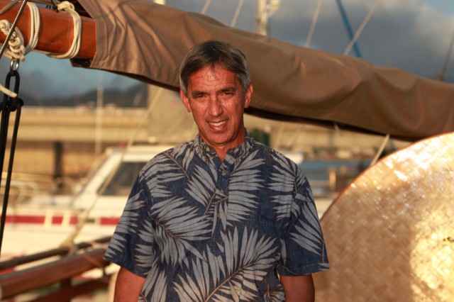 Hawaiili açık deniz yön bulma uzmanı Nainoa Thompson