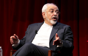Iran's Foreign Minister Mohammad Javad Zarif is interviewed by David Ignatius of the Washington Post, during his appearance, hosted by the Center on International Cooperation, at New York University, Wednesday, April 29, 2015. (AP Photo)
