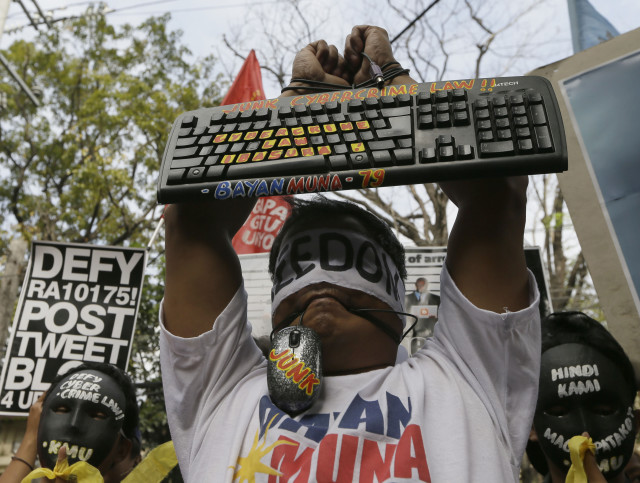 A protester displays a computer keyboard during a rally at the Philippine Supreme Court to seek the extension of a restraining order of a  new cyber crime law on Jan. 15, 2013 in Manila. (AP/Bullit Marquez)