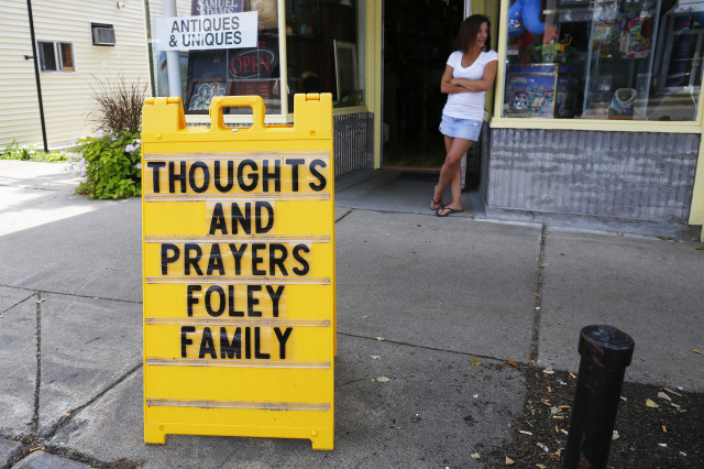 A sign outside a shop remembers James Foley, beheaded by the Islamic State while in captivity, in his hometown of Rochester, New Hampshire on Aug.  20, 2014. (Reuters)