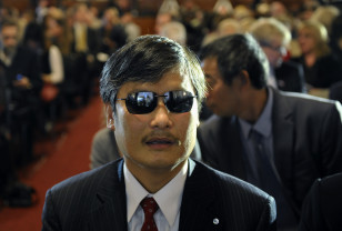 Blind Chinese dissident Chen Guangcheng attends a ceremony to award the 2013 Lantos Human Rights Prize in Washington, Dec. 6, 2013. 