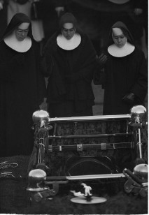 Three Roman Catholic nuns pay their final respects at the grave of President John F. Kennedy at Arlington National Cemetery, Nov. 25, 1963. (AP)