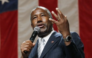 Republican presidential candidate Ben Carson delivers a speech to supporters on Aug. 18, 2015 in Phoenix, Arizona. (AP)