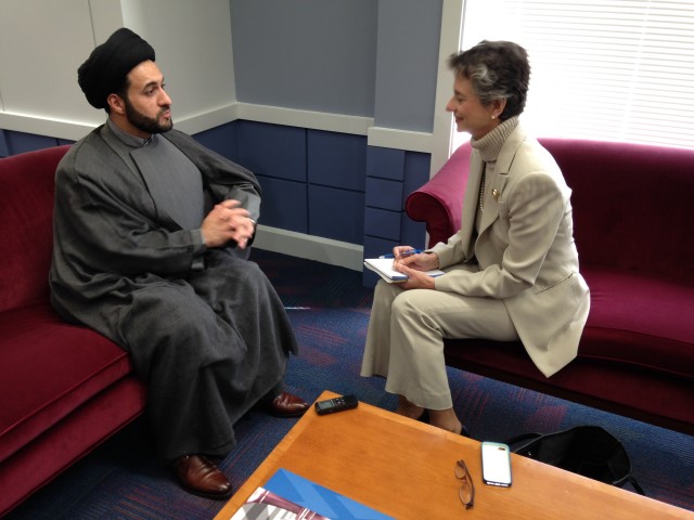 Iraqi Shi'ite cleric , Sayyed Jawad al-Khoei, talks with VOA columnist Barbara Slavin October 22, 2015 (Photo courtesy Hayder al-Khoei) 