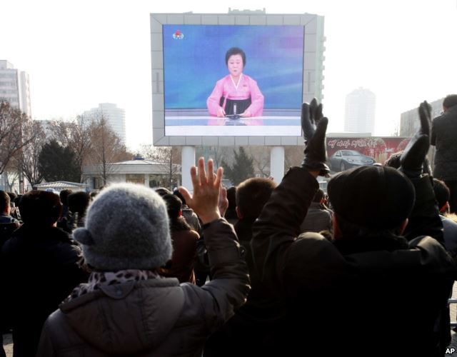 North Koreans watch the the televised announcement of the hydrogen bomb test.  January 6, 2016 (AP)