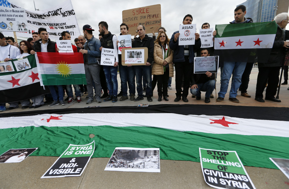 People demonstrate against the Assad government ahead of the start of the Syrian Peace talks outside the U.N. European headquarters in Geneva on Jan. 29, 2016. (Reuters)