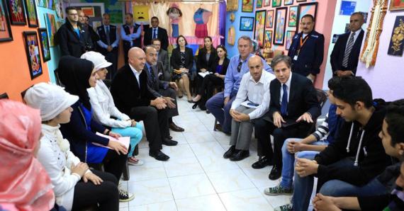 Deputy Secretary Blinken meets with refugees at UNICEF’s Makani Center in Amman, Jordan on Nov. 19, 2015. (photo courtesy of the State Department)