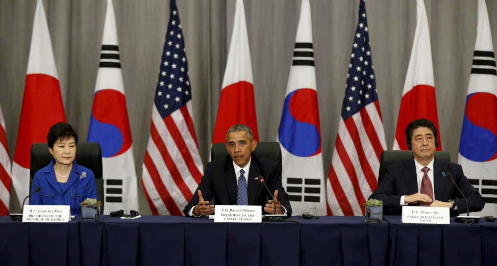 President Barack Obama  takes part in a trilateral meeting with South Korean President Park Geun-Hye (L) and Japanese Prime Minister Shinzo Abe at the Nuclear Security Summit in Washington. (Reuters)