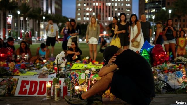 Local resident Jean Dasilva mourns for his deceased friend Javier Jorge-Reyes at a makeshift memorial in downtown Orlando for victims of the gay nightclub shooting, in Orlando, Florida, June 14, 2016.