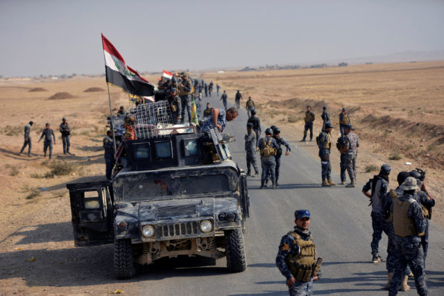 Iraqi federal police forces take part in an operation against Islamic State militants in south of Mosul October 26, 2016. (Reuters)